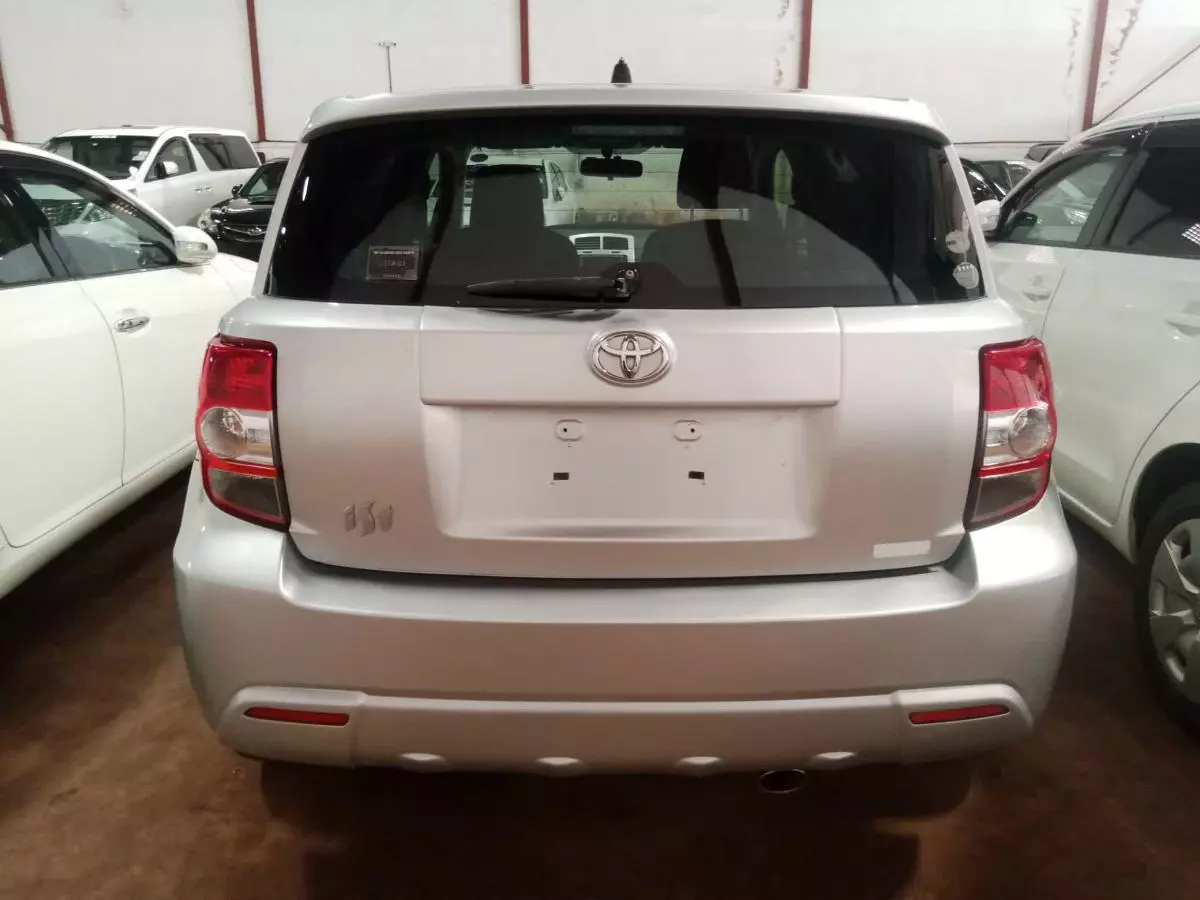 Toyota Ist    - 2010