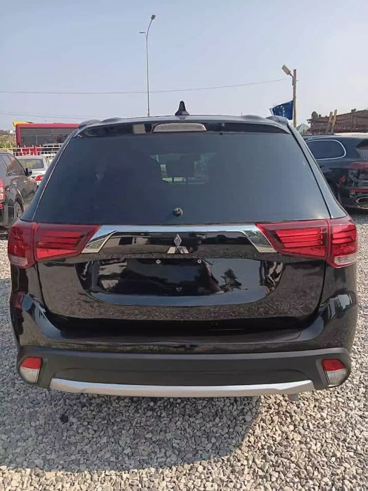 Mitsubishi OUTLANDER   - 2019