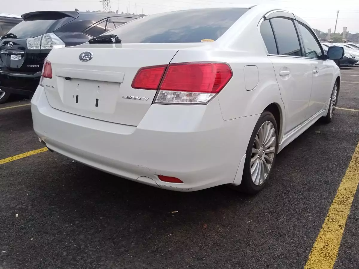 Subaru Legacy   - 2009