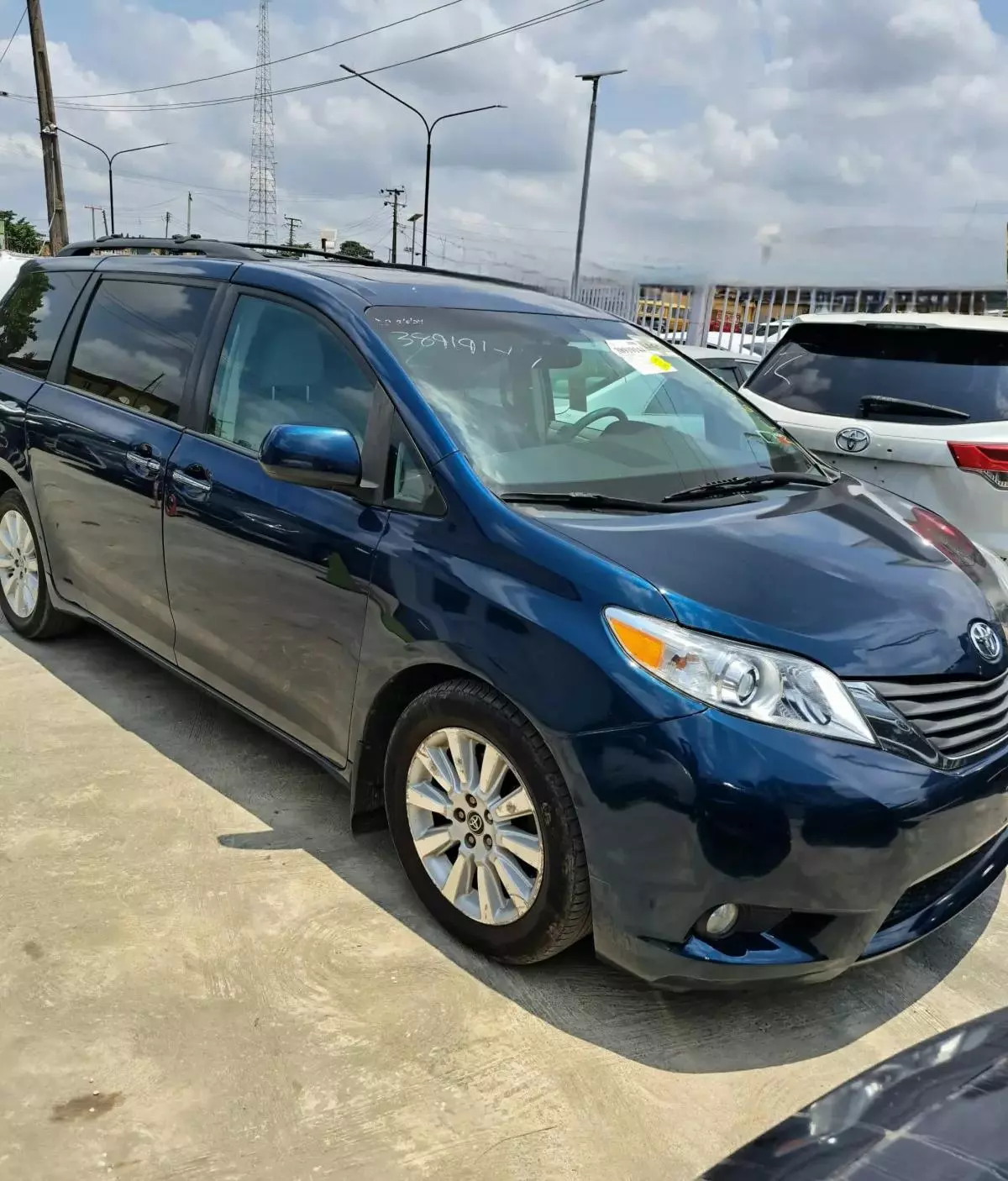 Toyota Sienna   - 2011