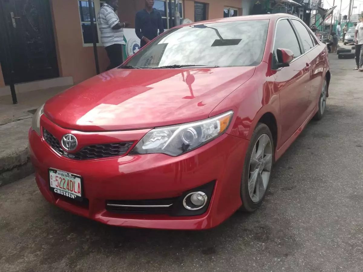 Toyota Camry   - 2012