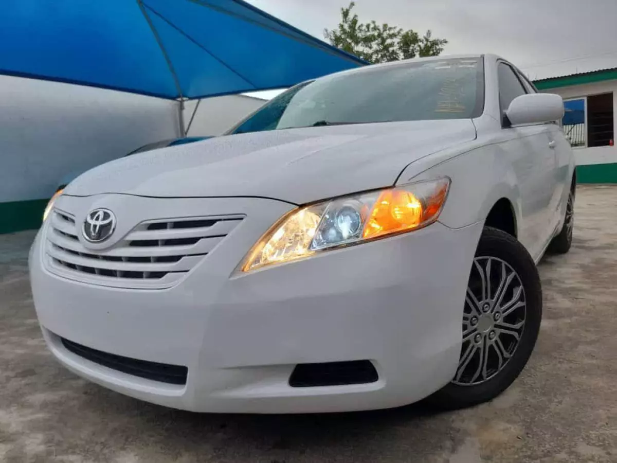 Toyota Camry   - 2009