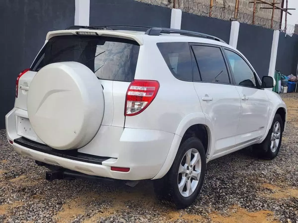 Toyota RAV 4   - 2012