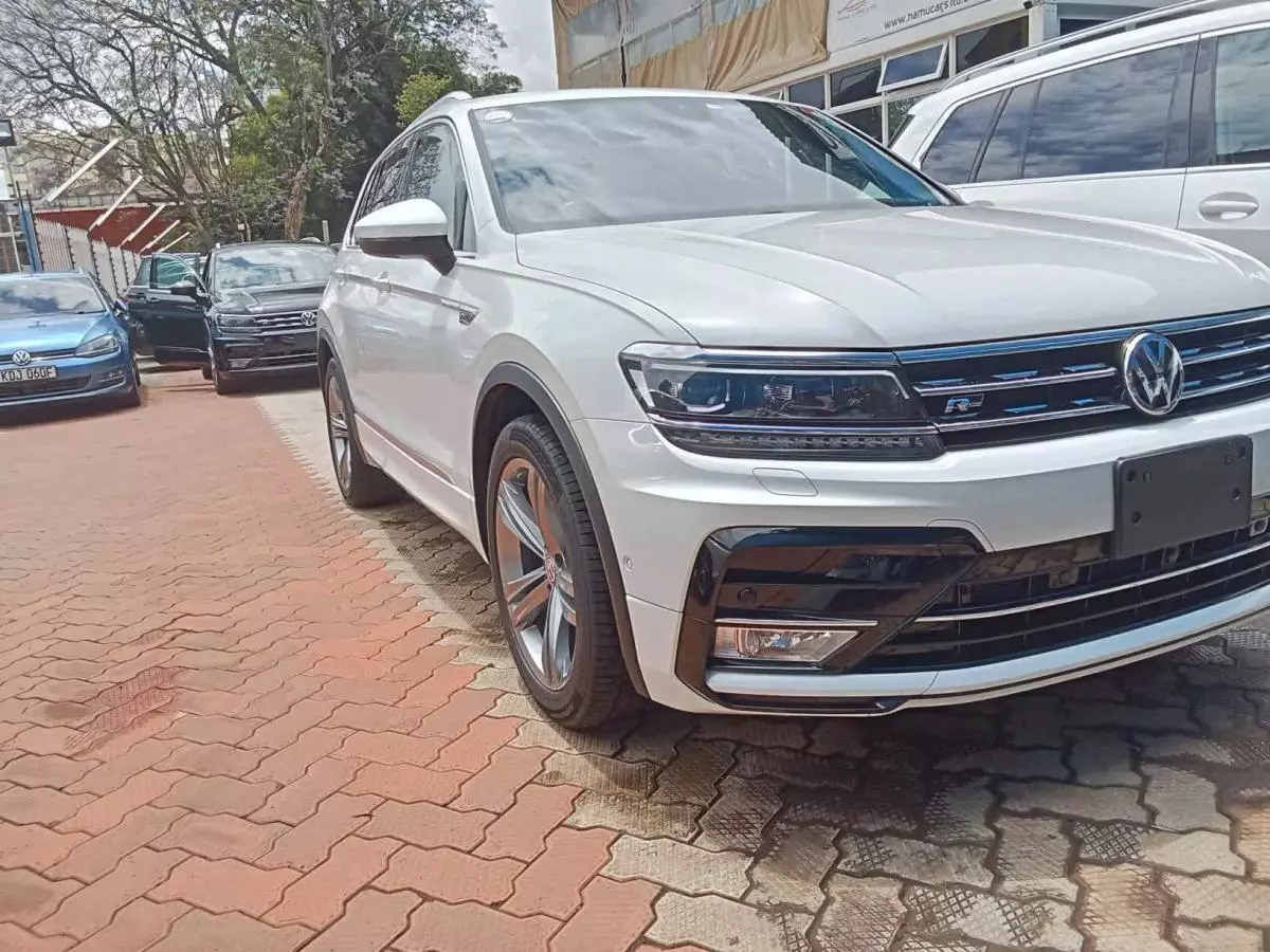 Volkswagen Tiguan   - 2017