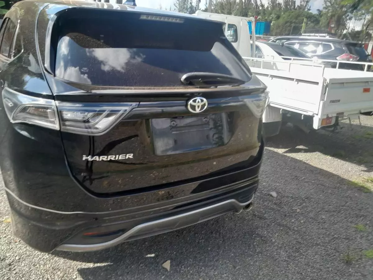 Toyota Harrier   - 2016