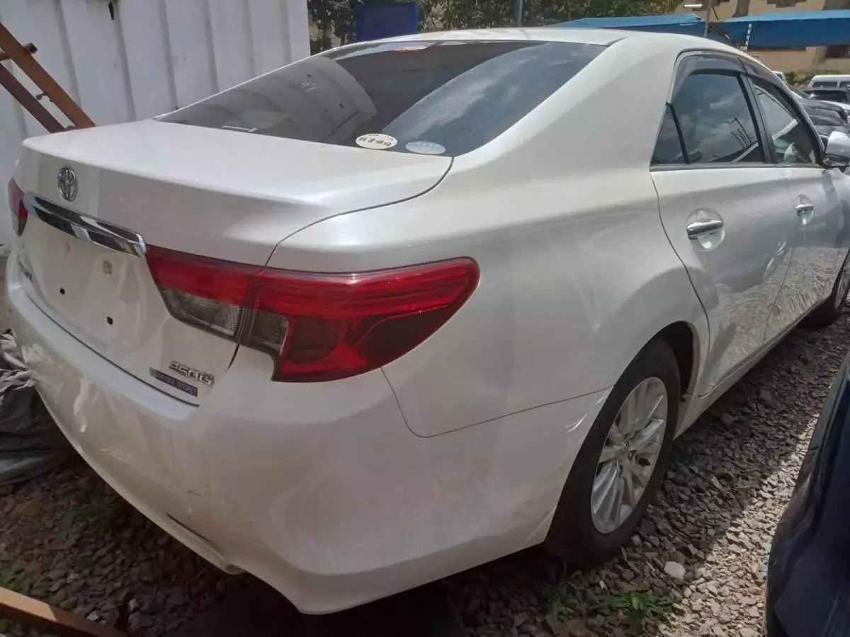 Toyota Mark X - 2015
