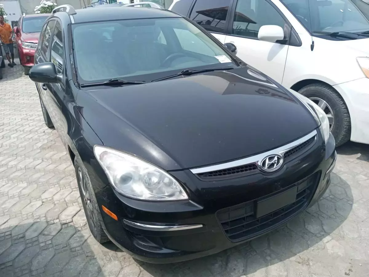 Hyundai Elantra - 2012