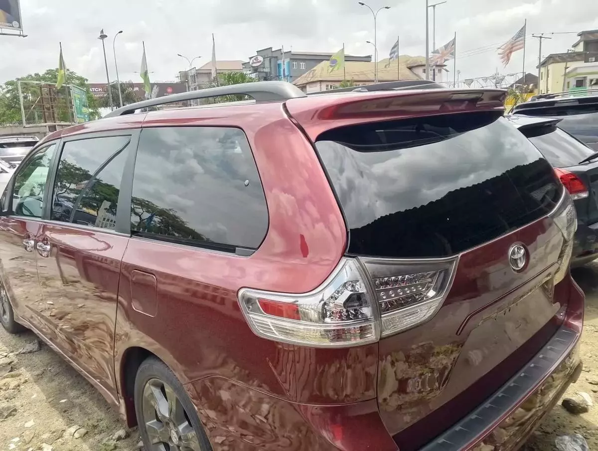 Toyota Sienna   - 2015