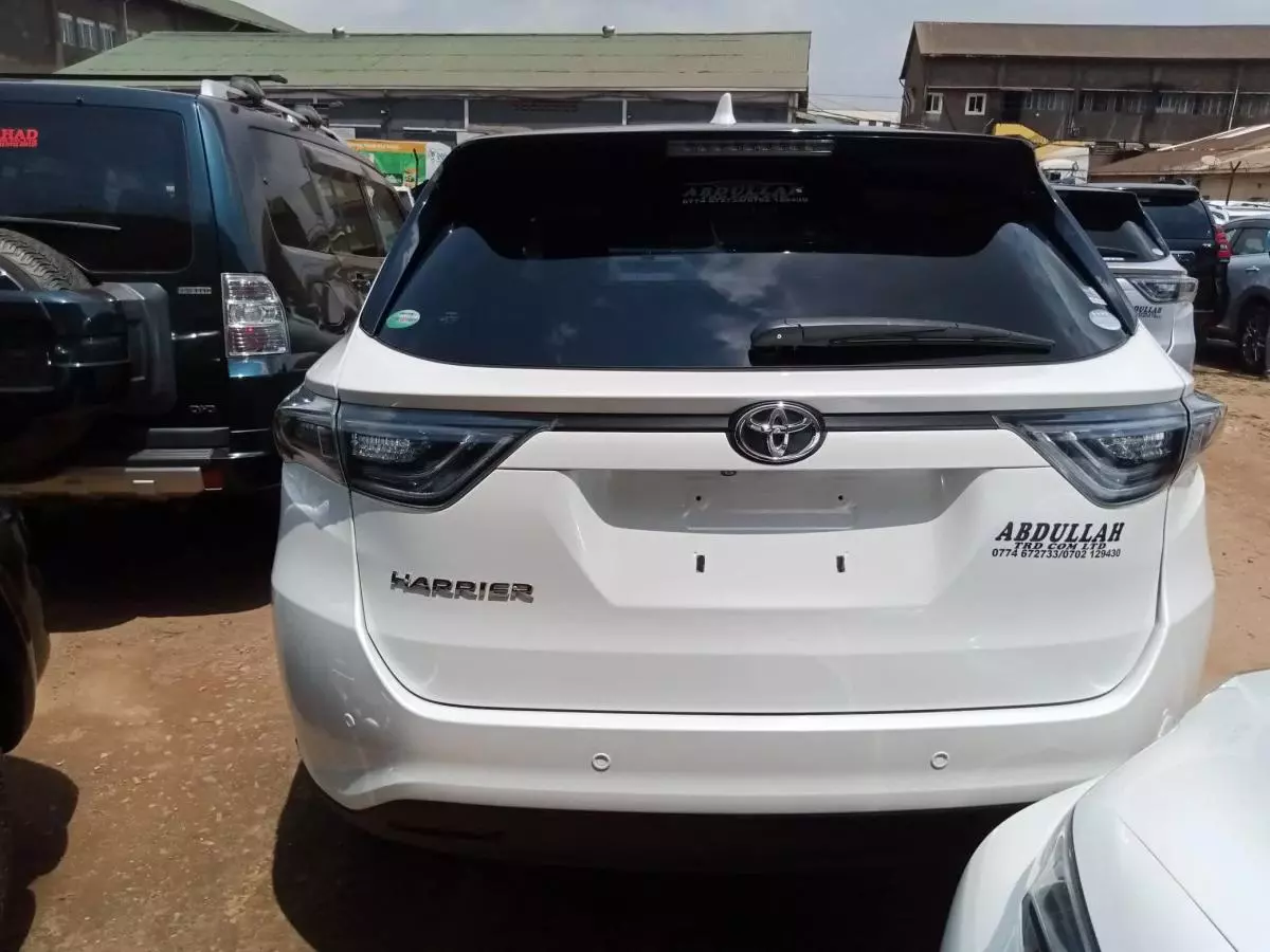 Toyota Harrier   - 2016