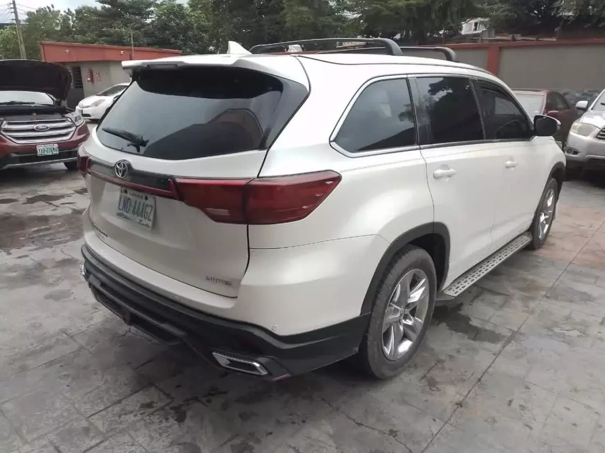 Toyota Highlander   - 2014