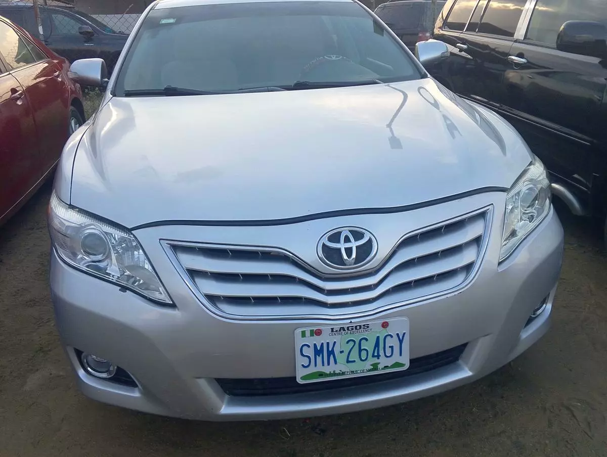 Toyota Camry   - 2010