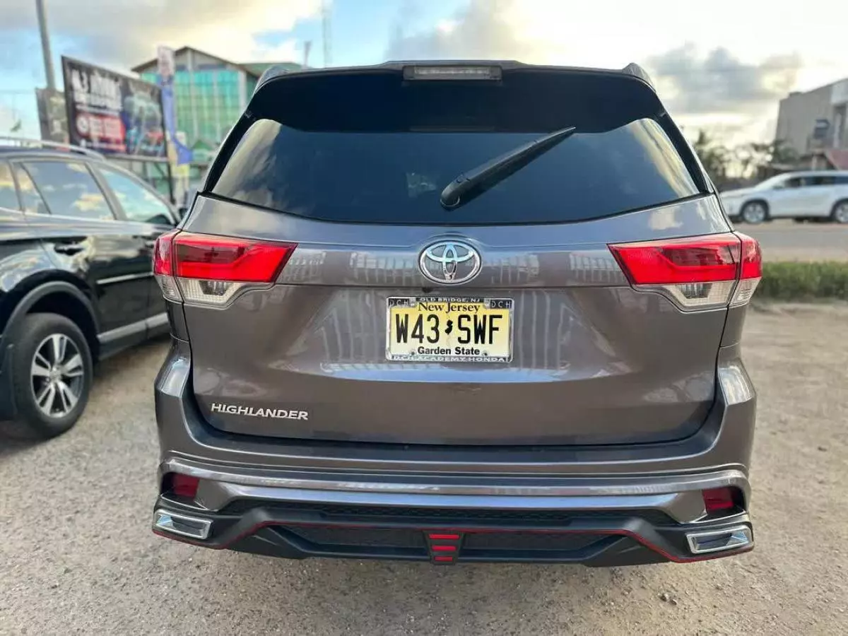 Toyota Highlander   - 2019