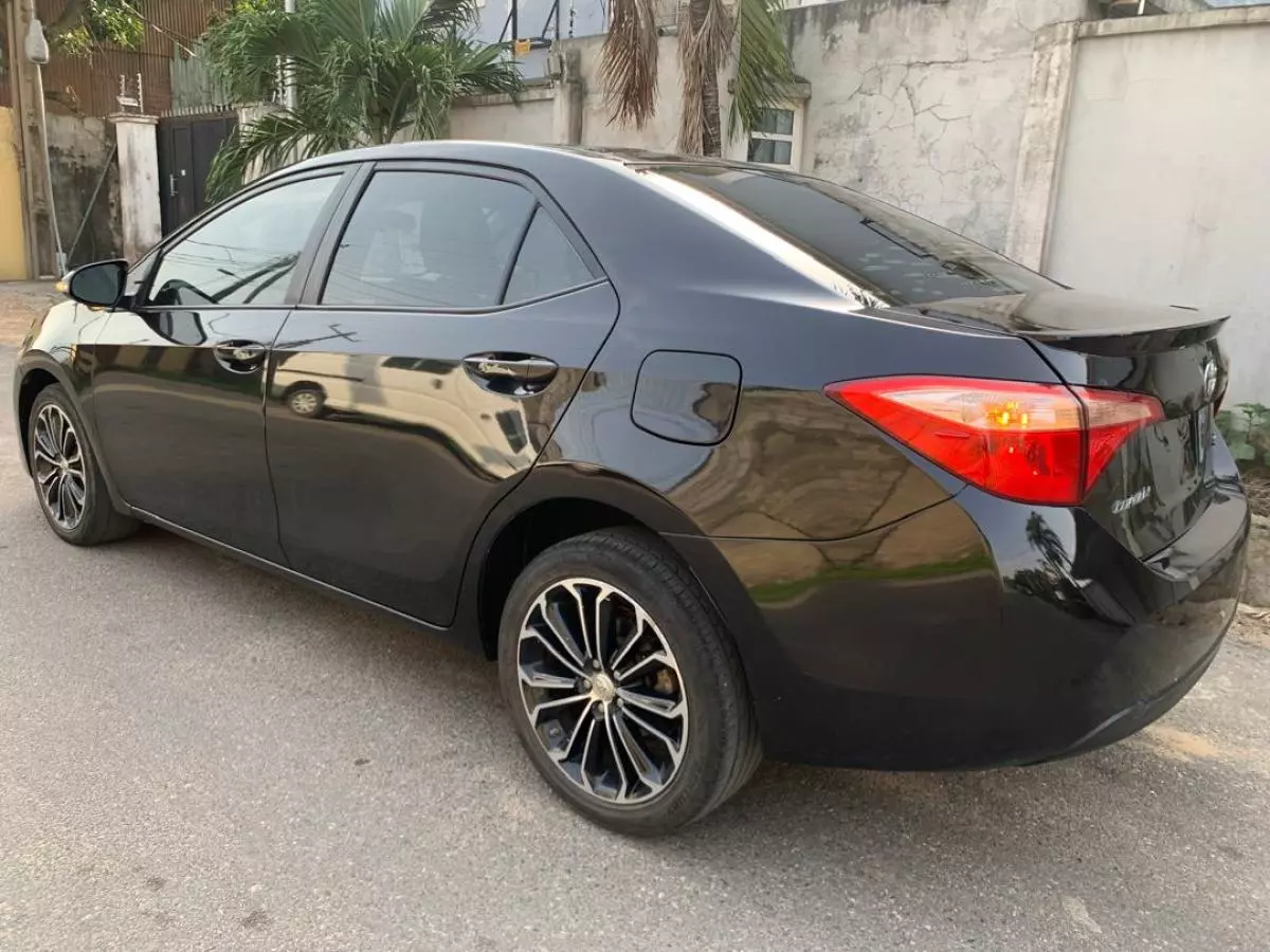 Toyota Corolla   - 2015