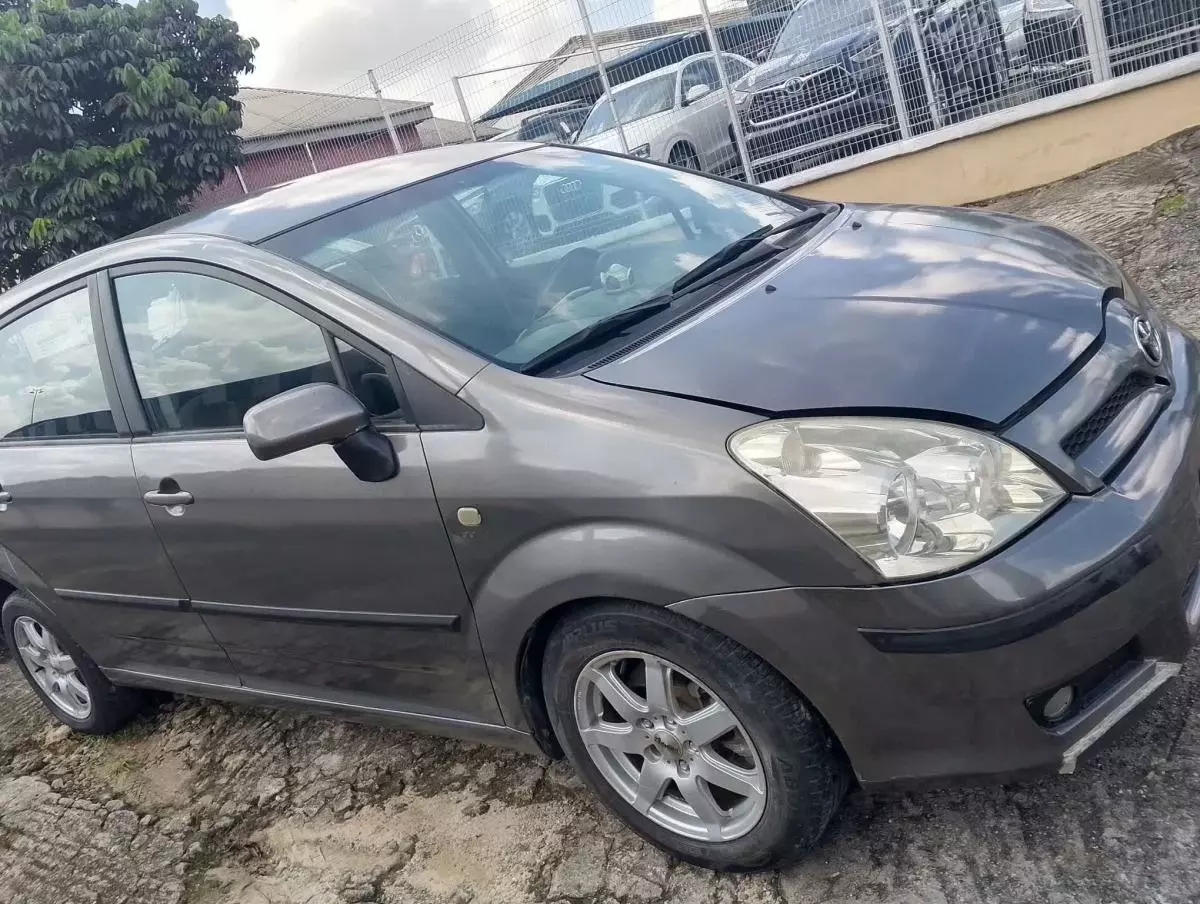 Toyota Corolla Verso   - 2005