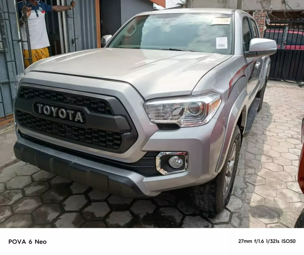 Toyota Tacoma   - 2018