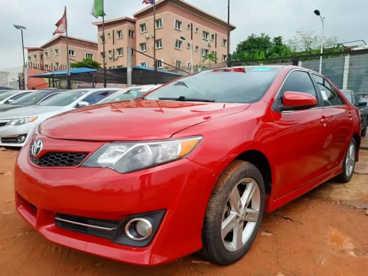 Toyota Camry   - 2014