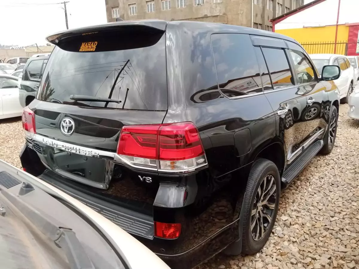 Toyota Landcruiser  V8   - 2018