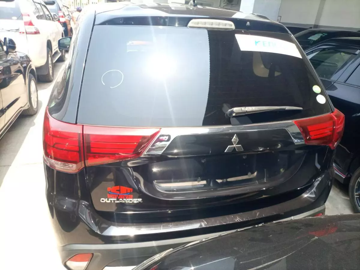 Mitsubishi OUTLANDER - 2016