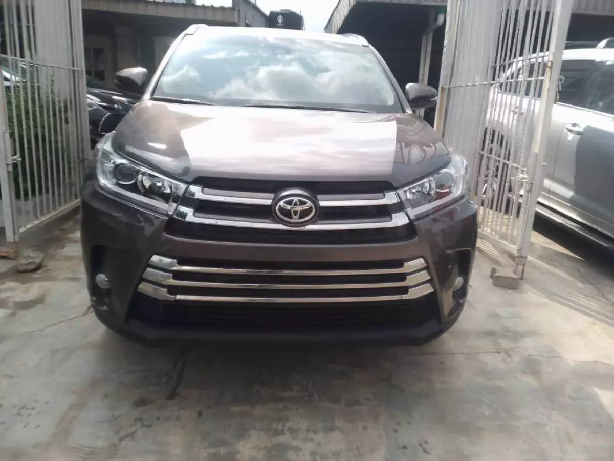 Toyota Highlander   - 2018