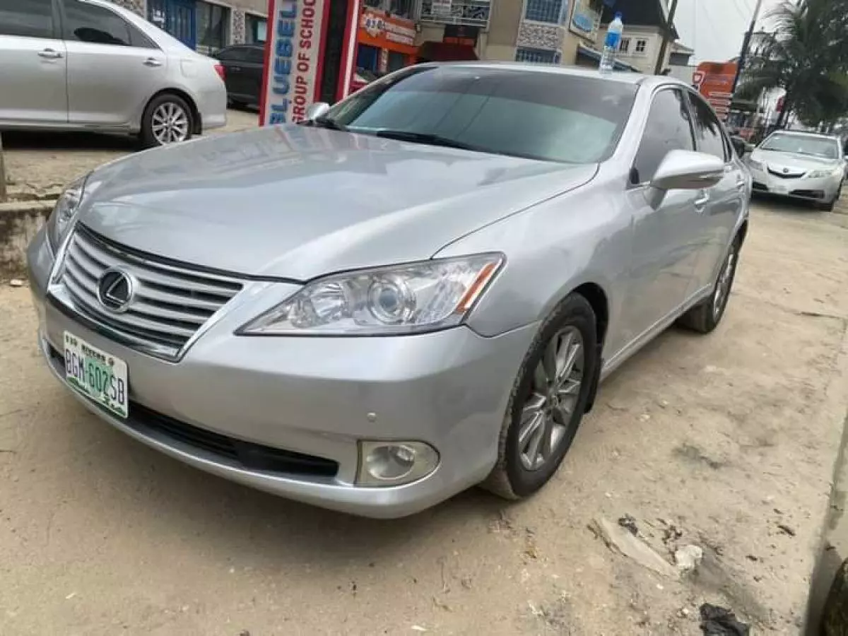 Lexus ES 350   - 2010