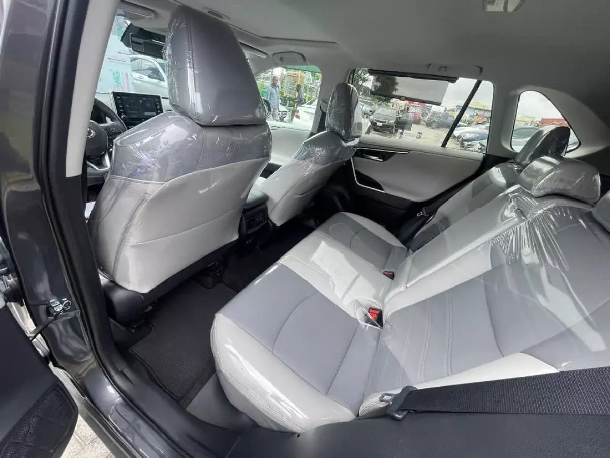 Toyota RAV 4   - 2019