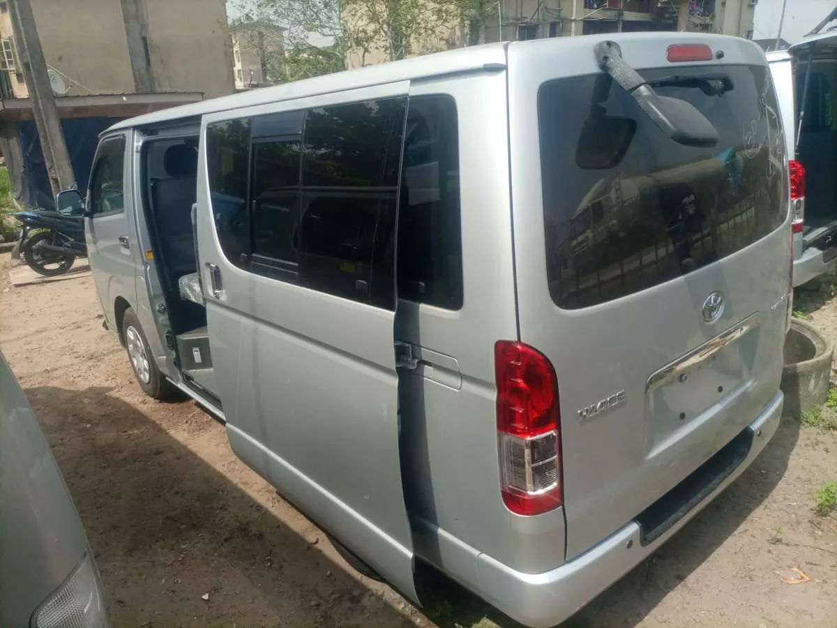 Toyota Hiace   - 2008