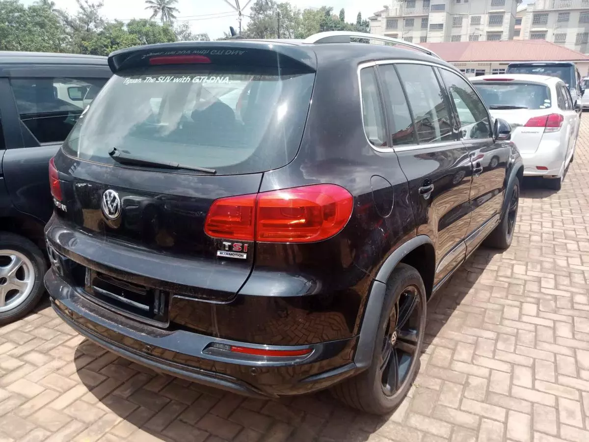 Volkswagen Tiguan   - 2013