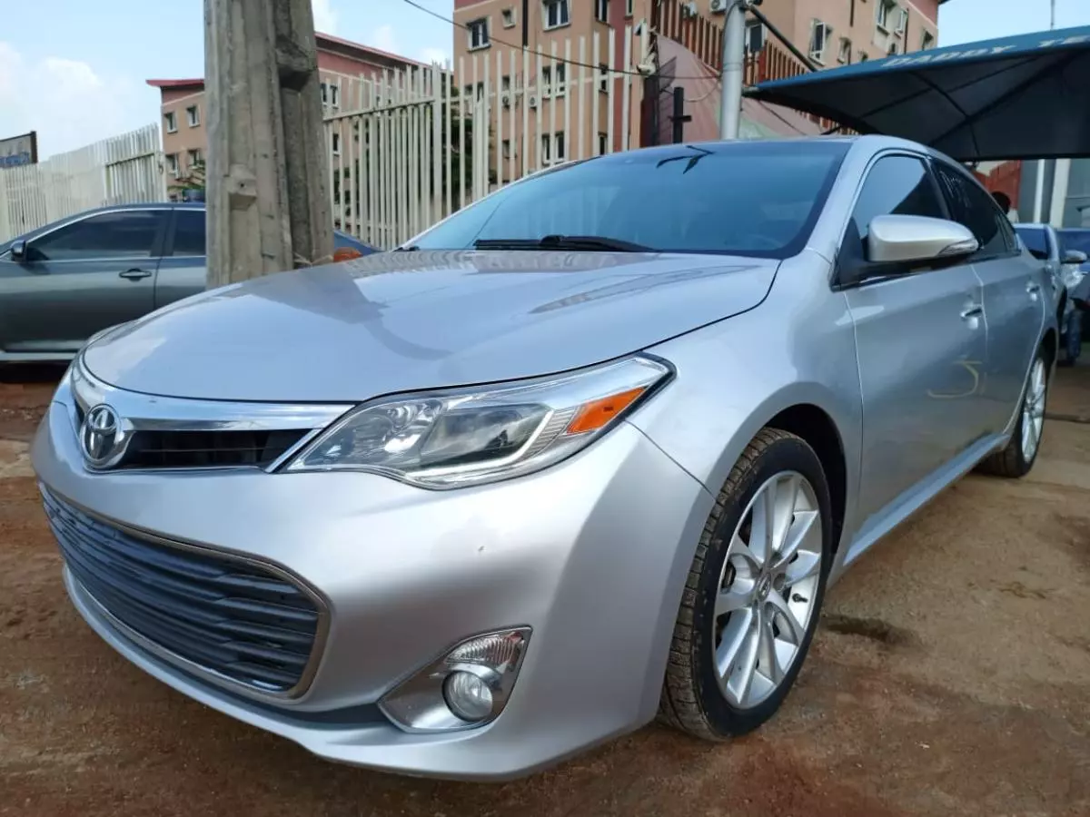 Toyota Avalon   - 2013