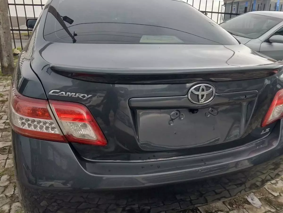 Toyota Camry   - 2010