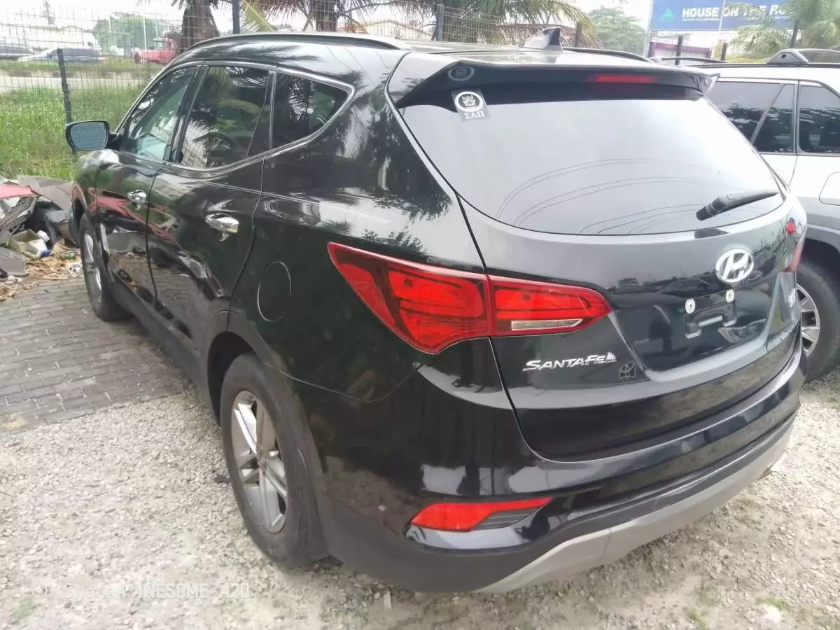 Hyundai Santa Fe   - 2017