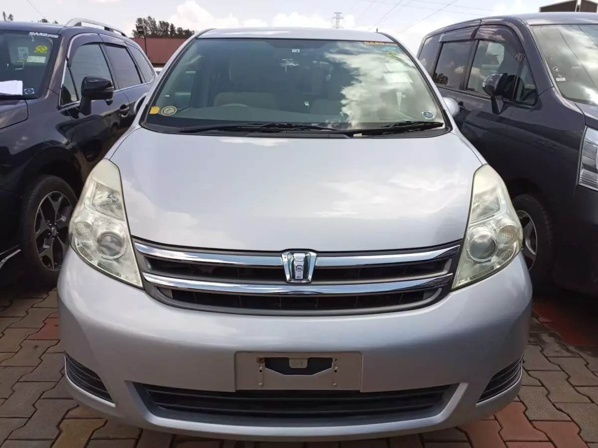 Toyota Isis  - 2008