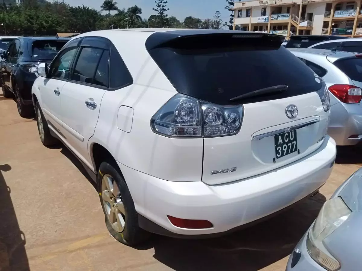 Toyota Harrier   - 2011