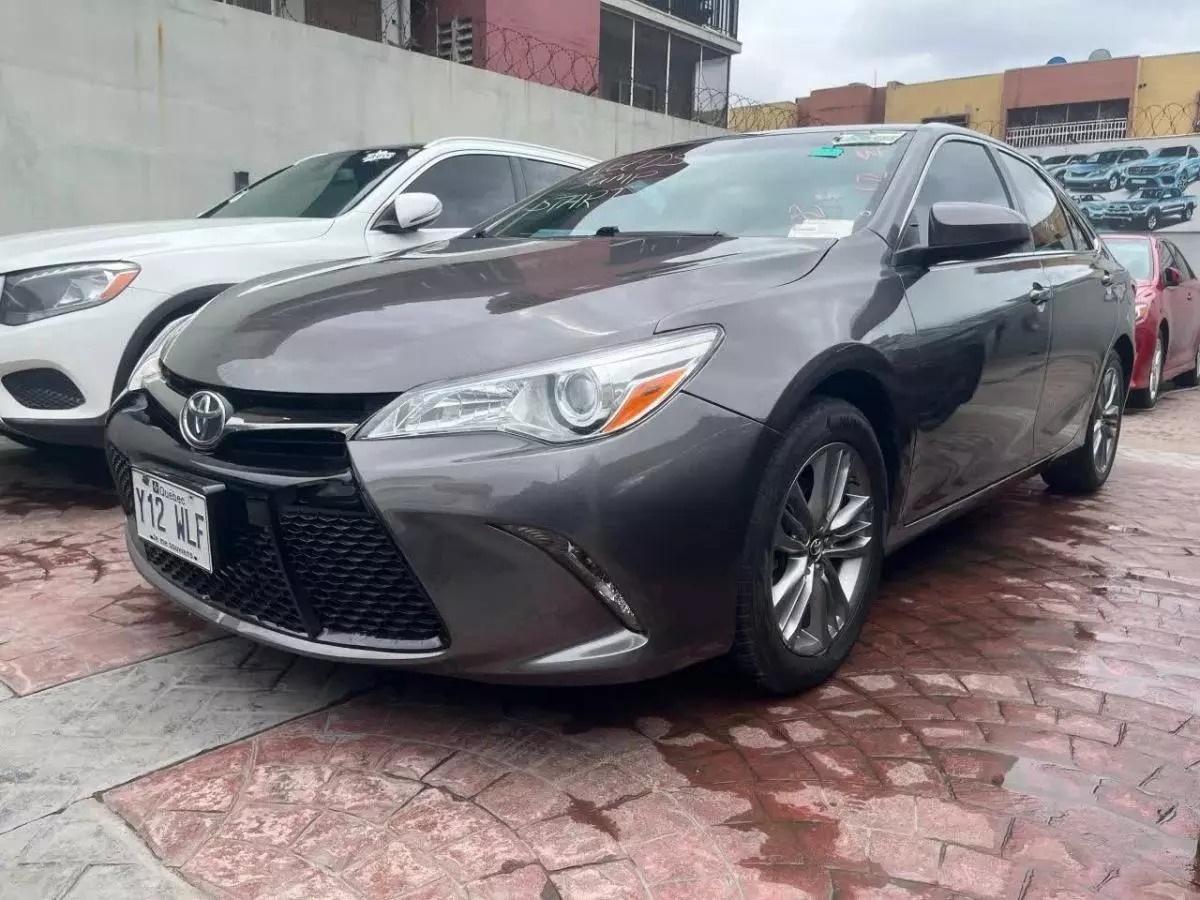 Toyota Camry   - 2016