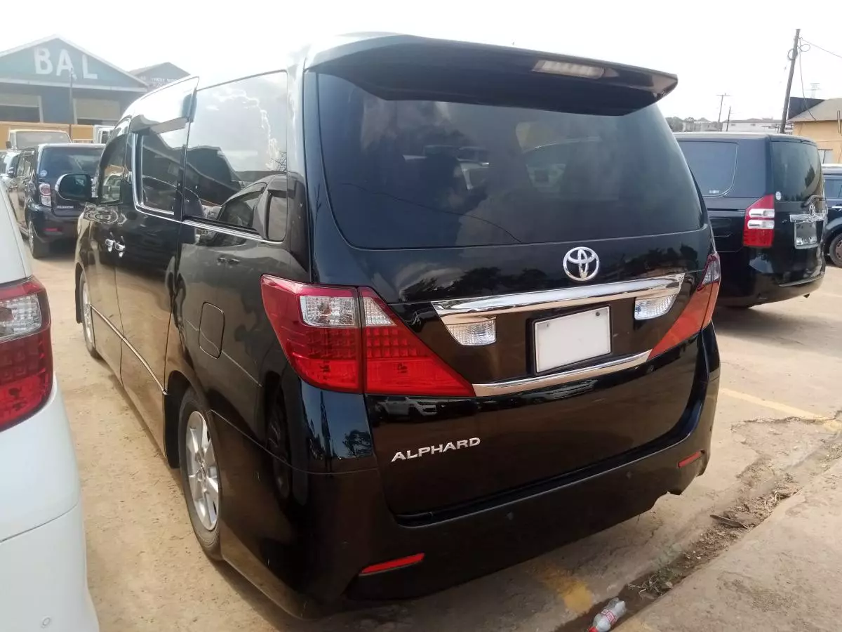 Toyota Alphard   - 2010