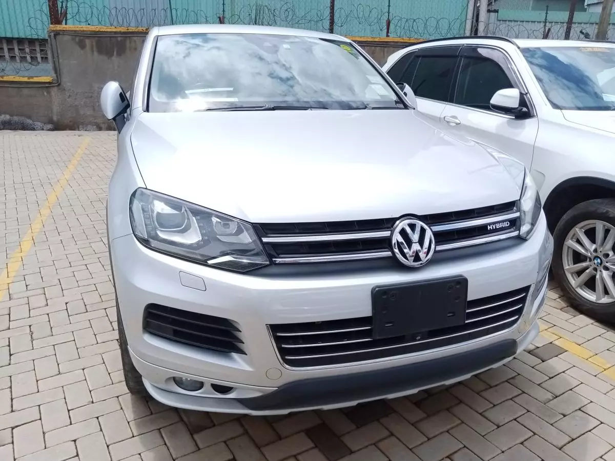 Volkswagen Touareg   - 2011