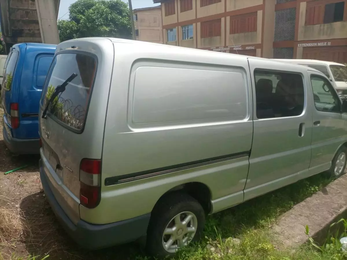 Toyota Hiace   - 2003