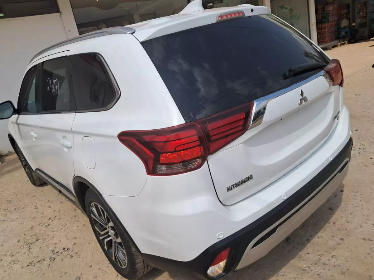 Mitsubishi OUTLANDER   - 2018