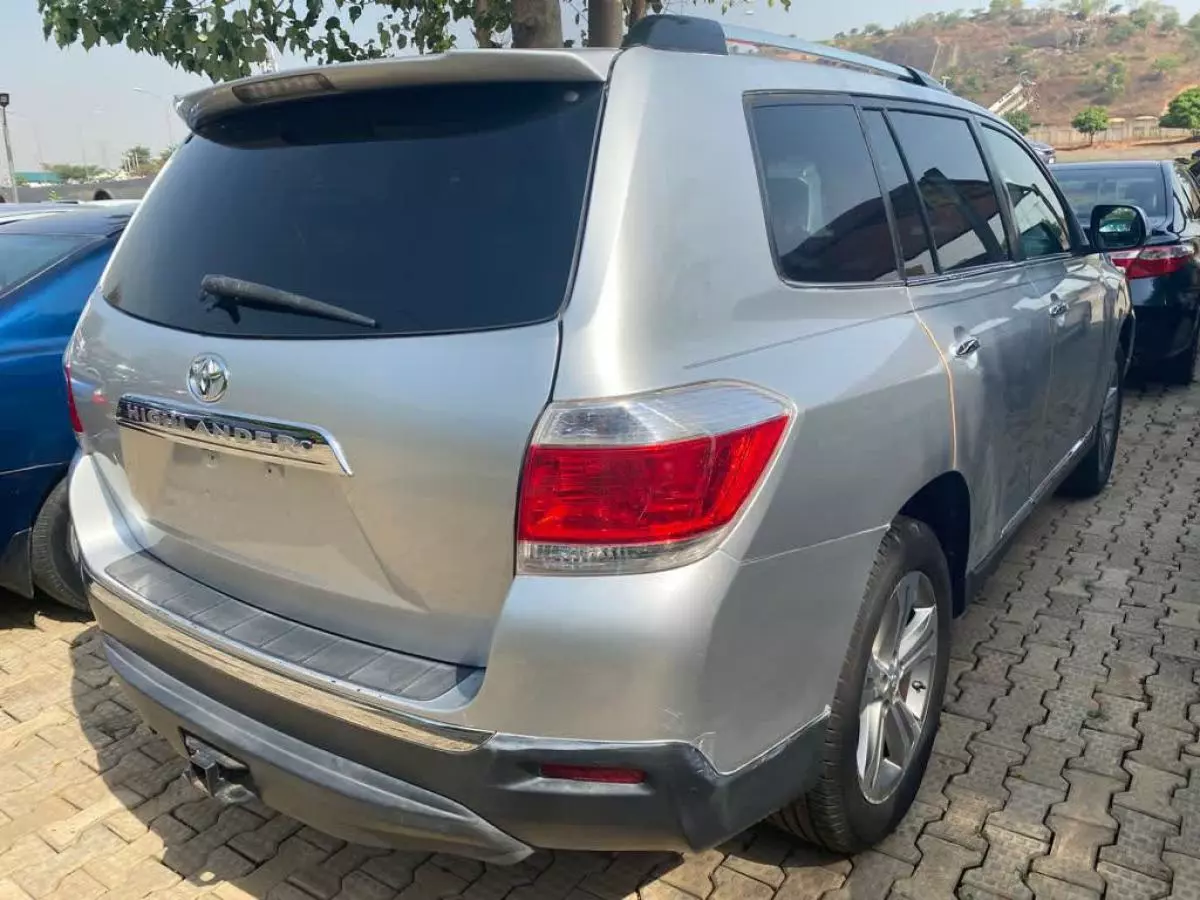 Toyota Highlander - 2011