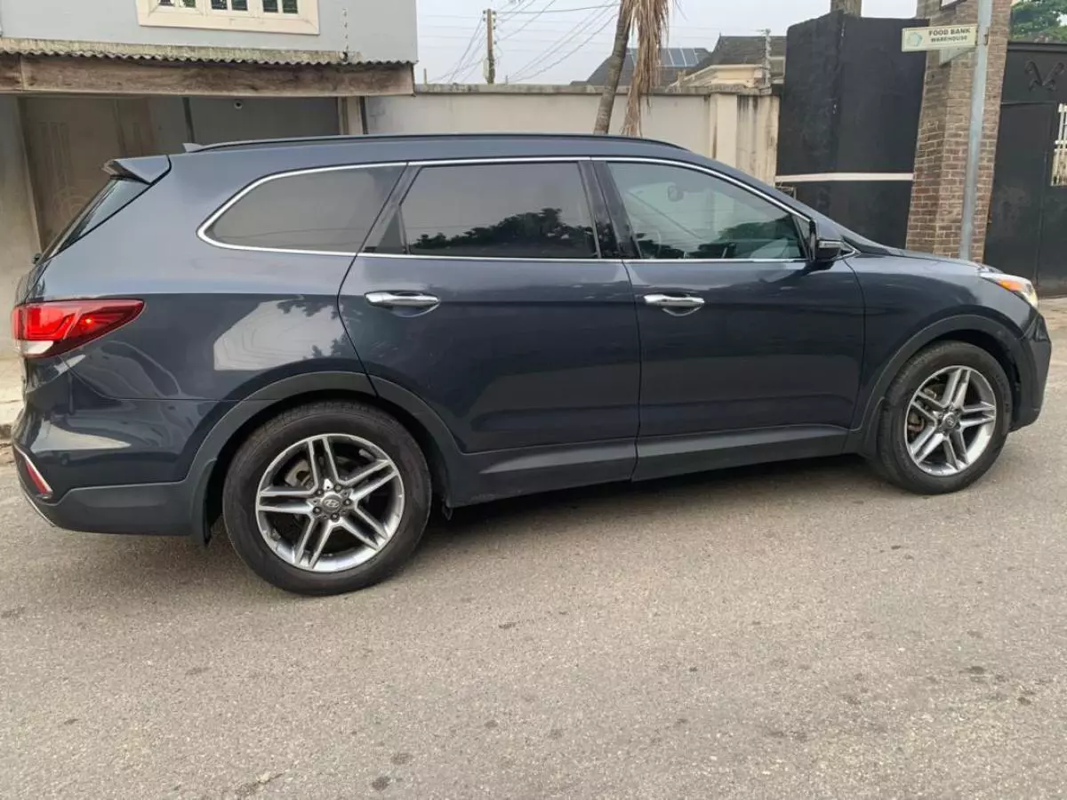 Hyundai Santa Fe   - 2017