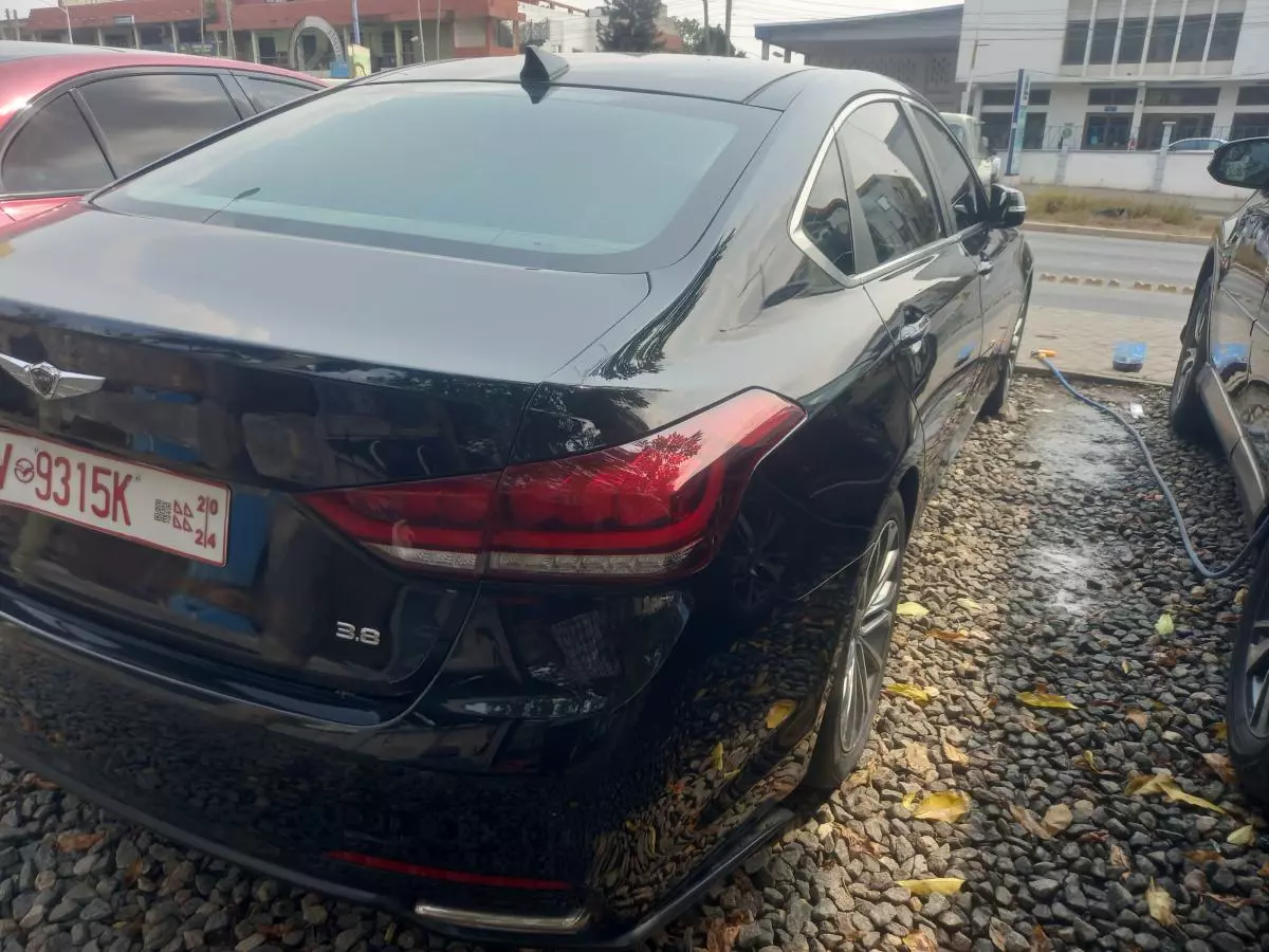 Hyundai GENESIS G80 3,8L BVA   - 2017