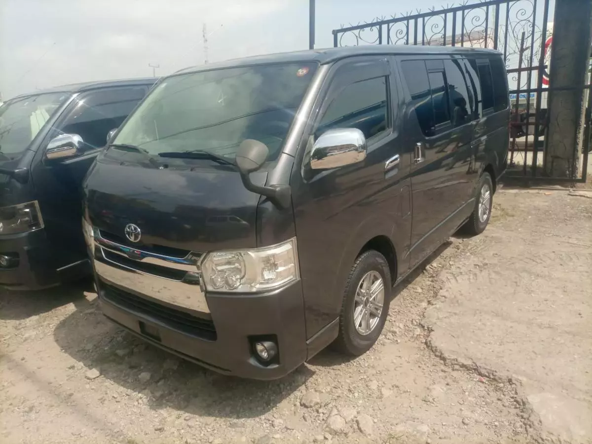 Toyota Hiace   - 2009