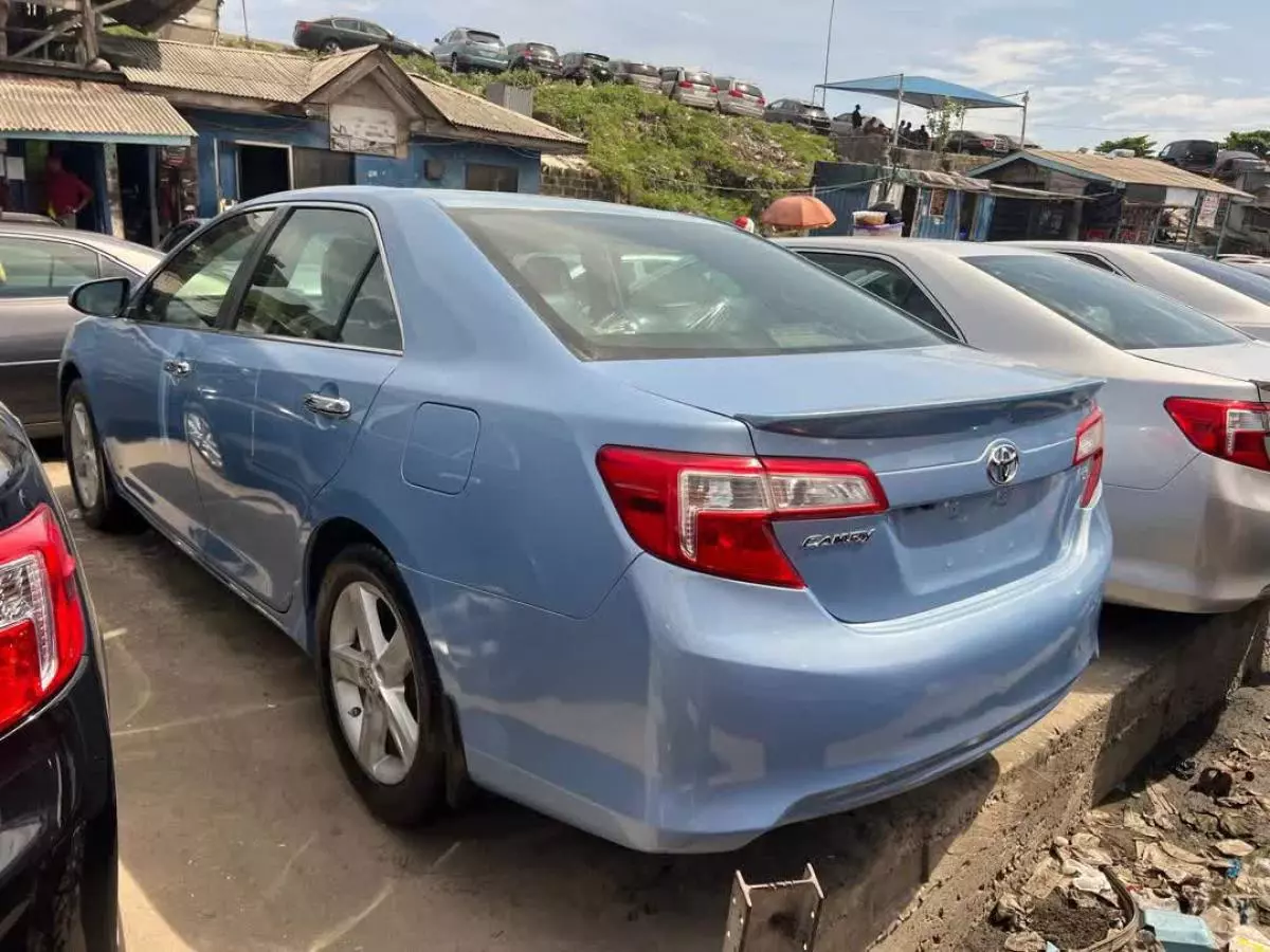 Toyota Camry   - 2012