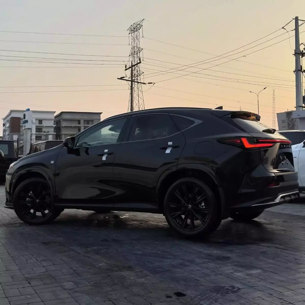 Lexus NX 300   - 2023