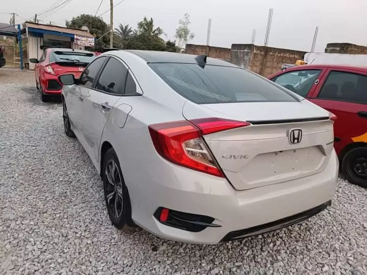 Honda Civic   - 2016