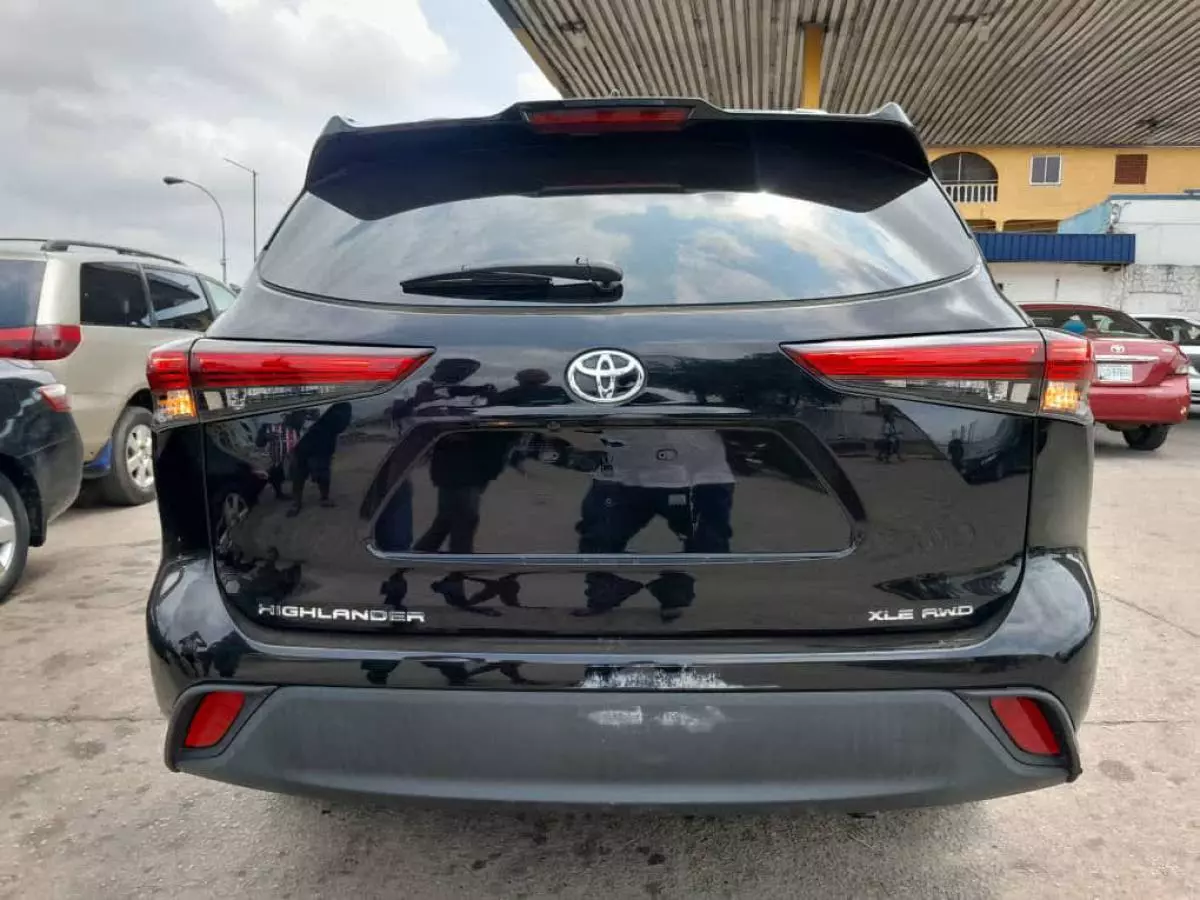 Toyota Highlander   - 2021