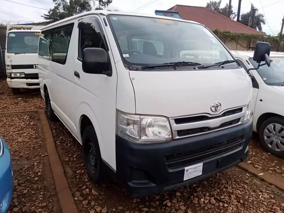 Toyota Hiace   - 2012