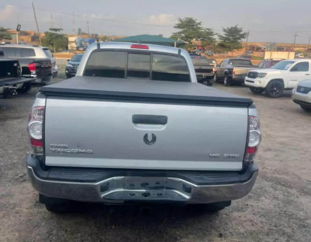 Toyota Tacoma - 2012