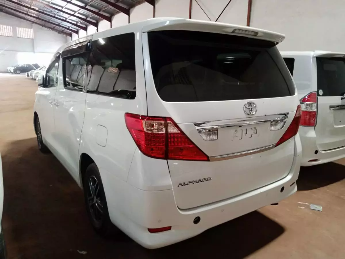 Toyota Alphard   - 2009