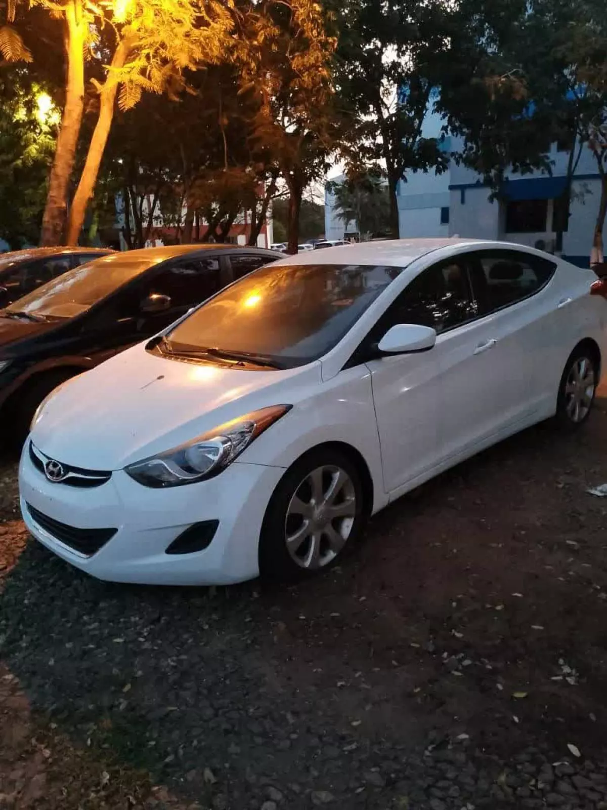 Hyundai Elantra   - 2013