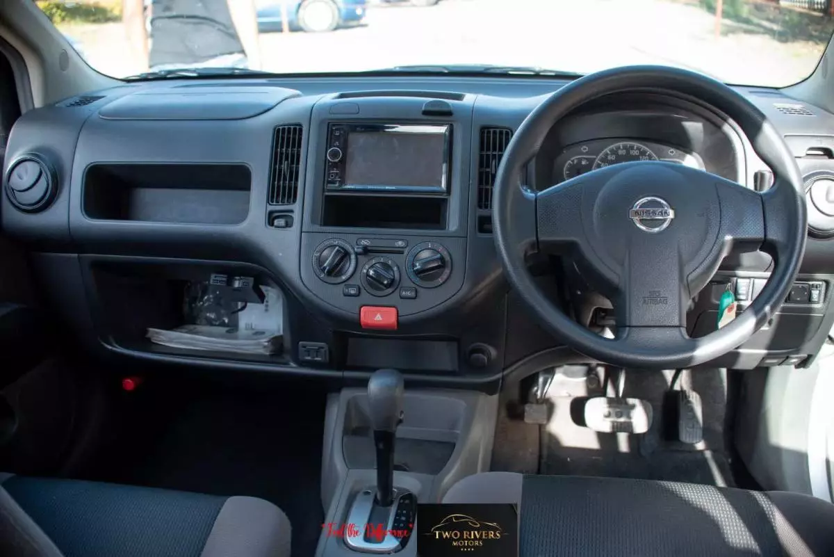Nissan Advan  - 2015